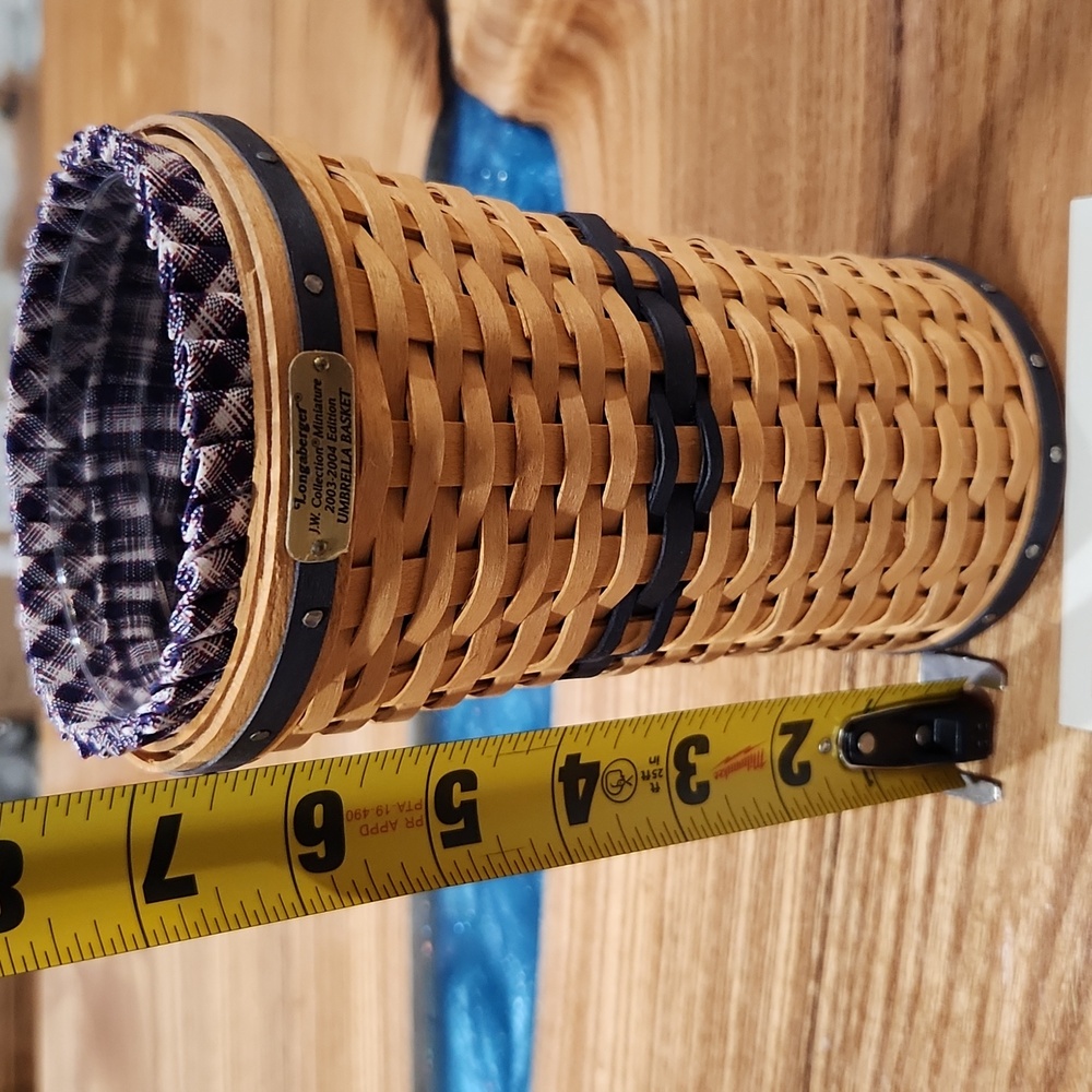 Longaberger Handwoven Basket 🧺 - Picture 5 of 6
